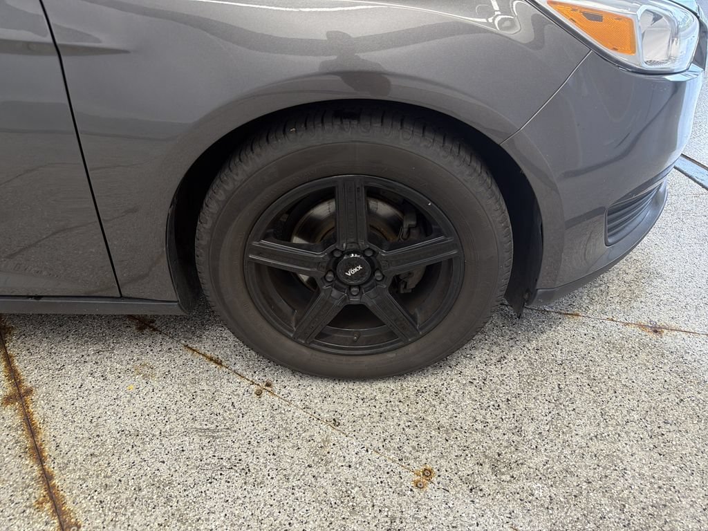 Used 2018 Ford Focus SE FWD image 17