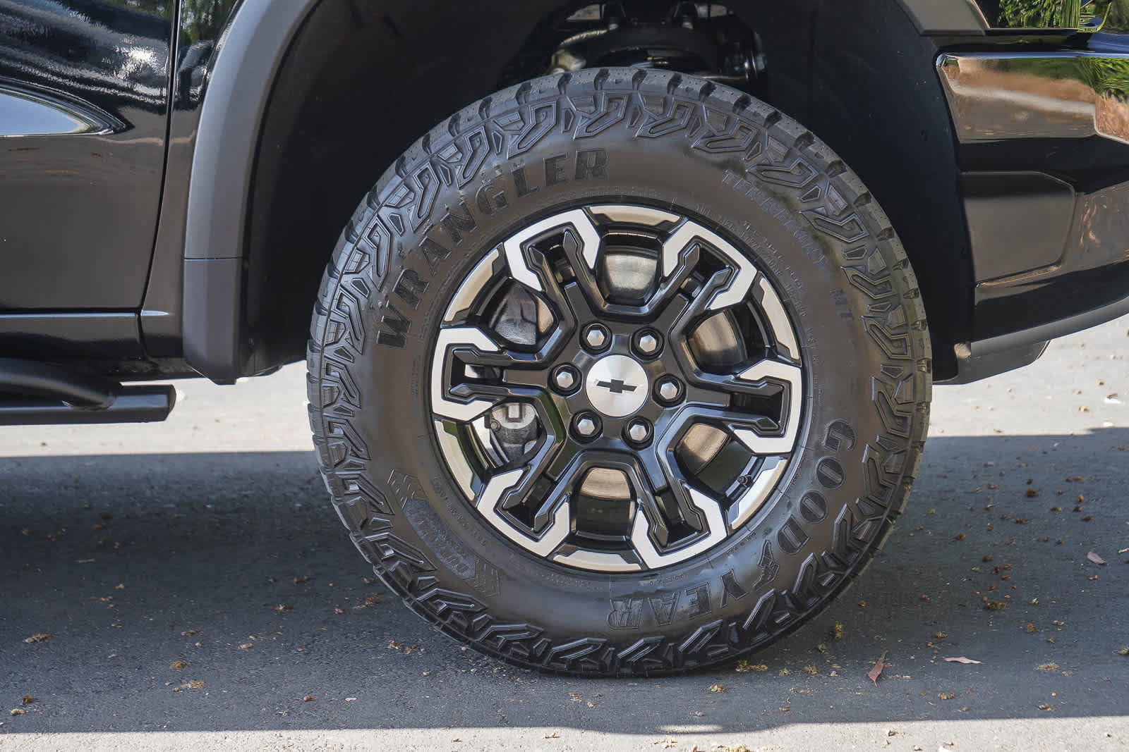 Used 2024 Chevrolet Silverado 1500 ZR2 w/ Technology Package AWD/4WD image 9