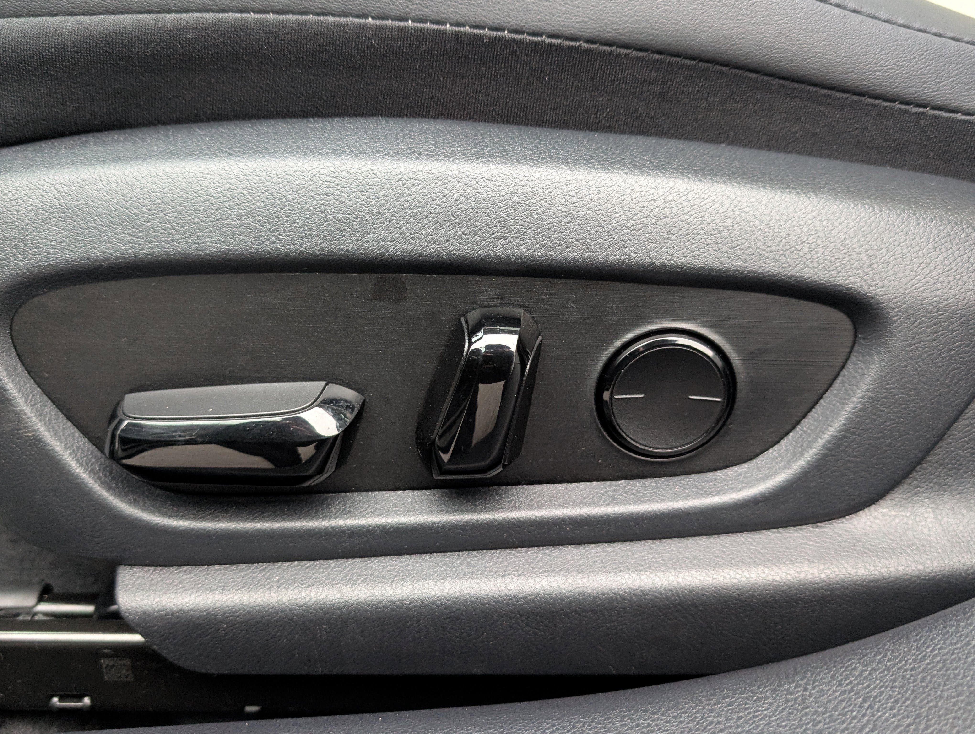 Certified 2025 Lexus ES 300h w/ Premium Package image 21