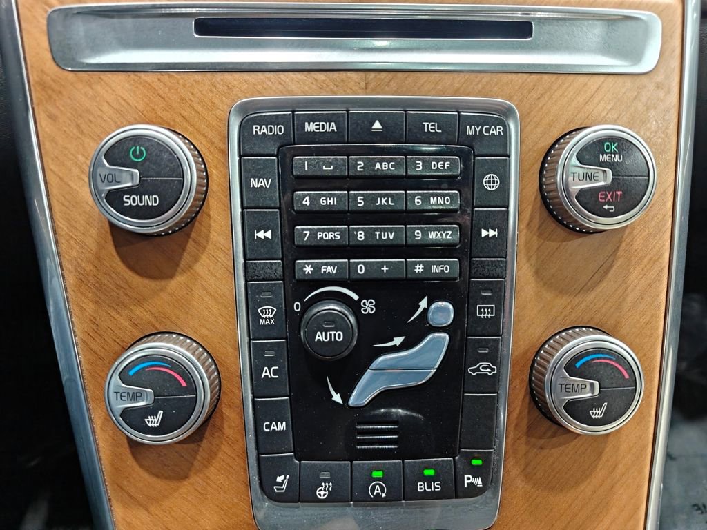 Used 2017 Volvo XC60 T5 Inscription w/ Preferred Option Package image 46