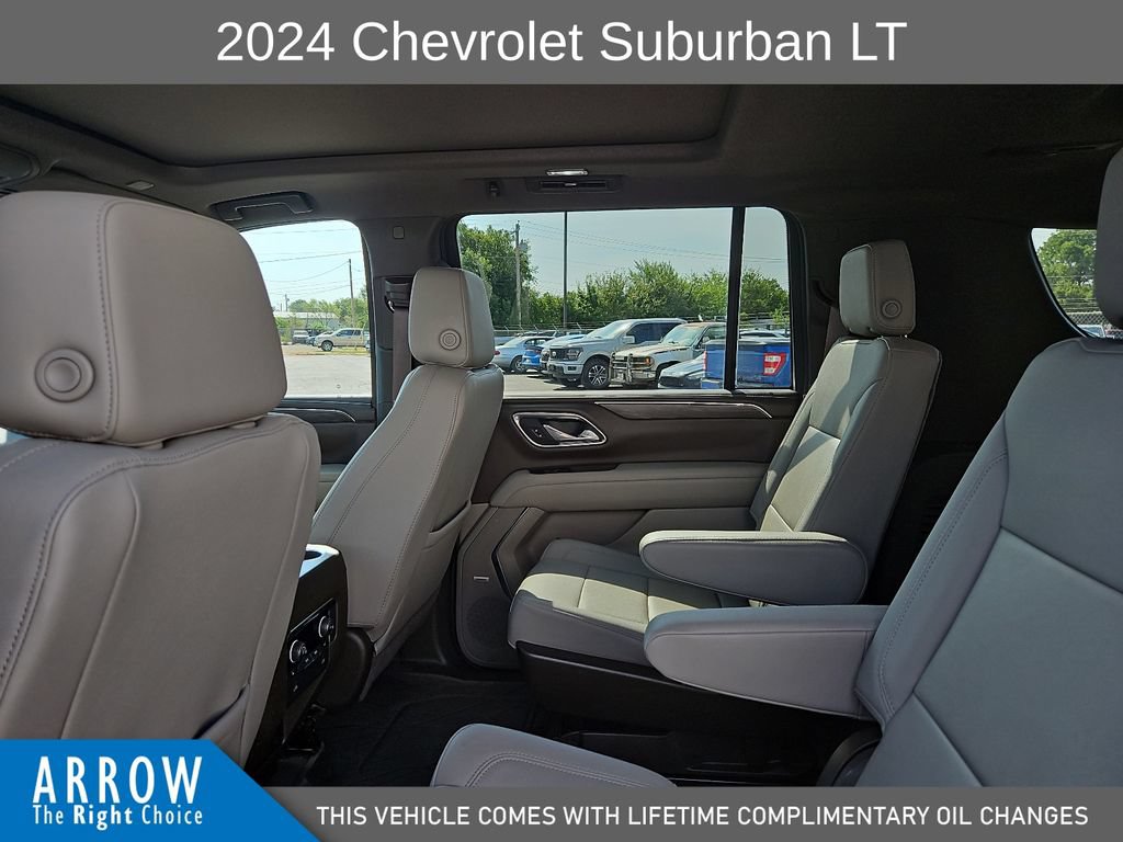 Used 2024 Chevrolet Suburban LT w/ Luxury Package AWD/4WD image 19