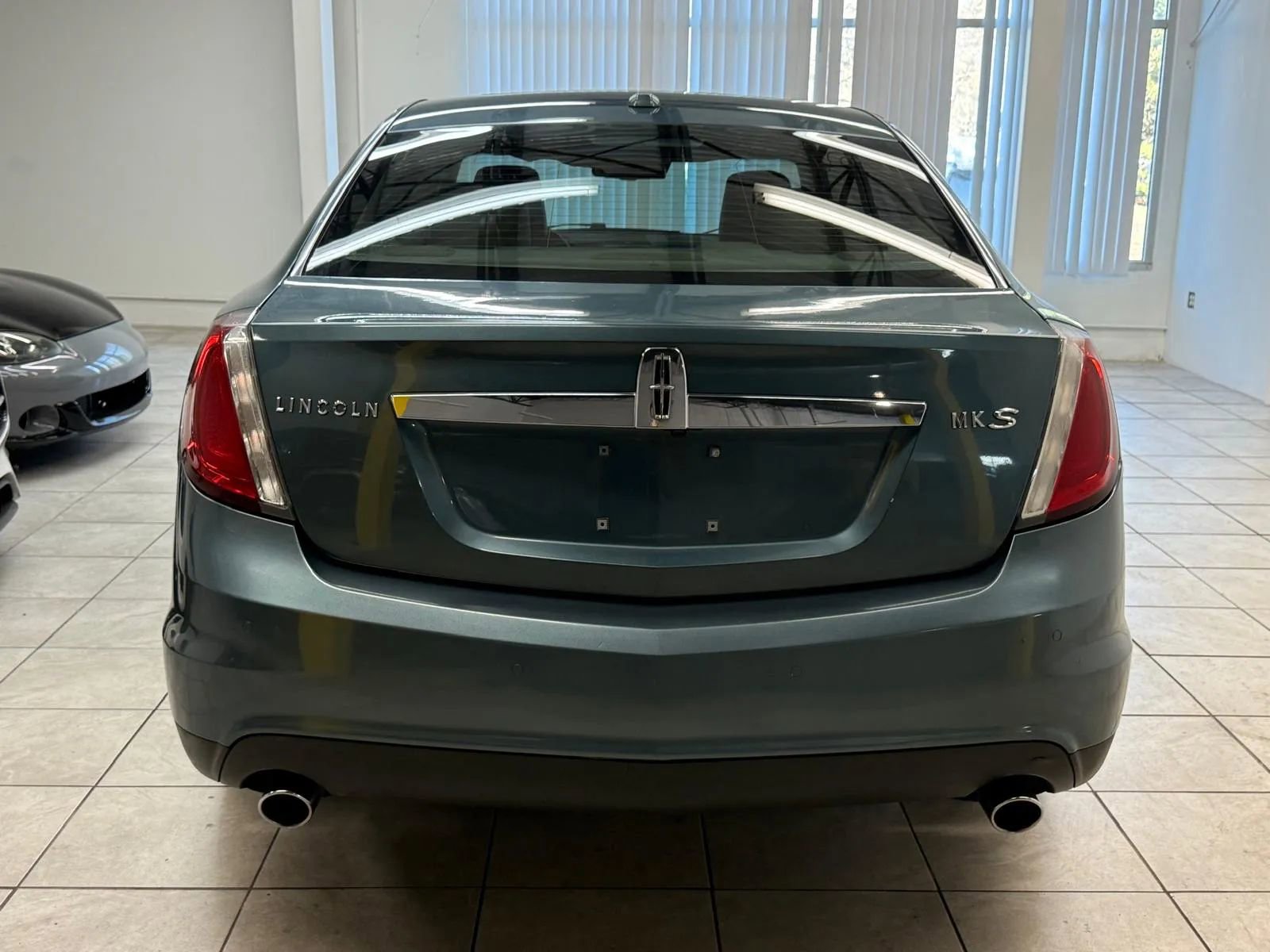 Used 2010 Lincoln MKS image 8