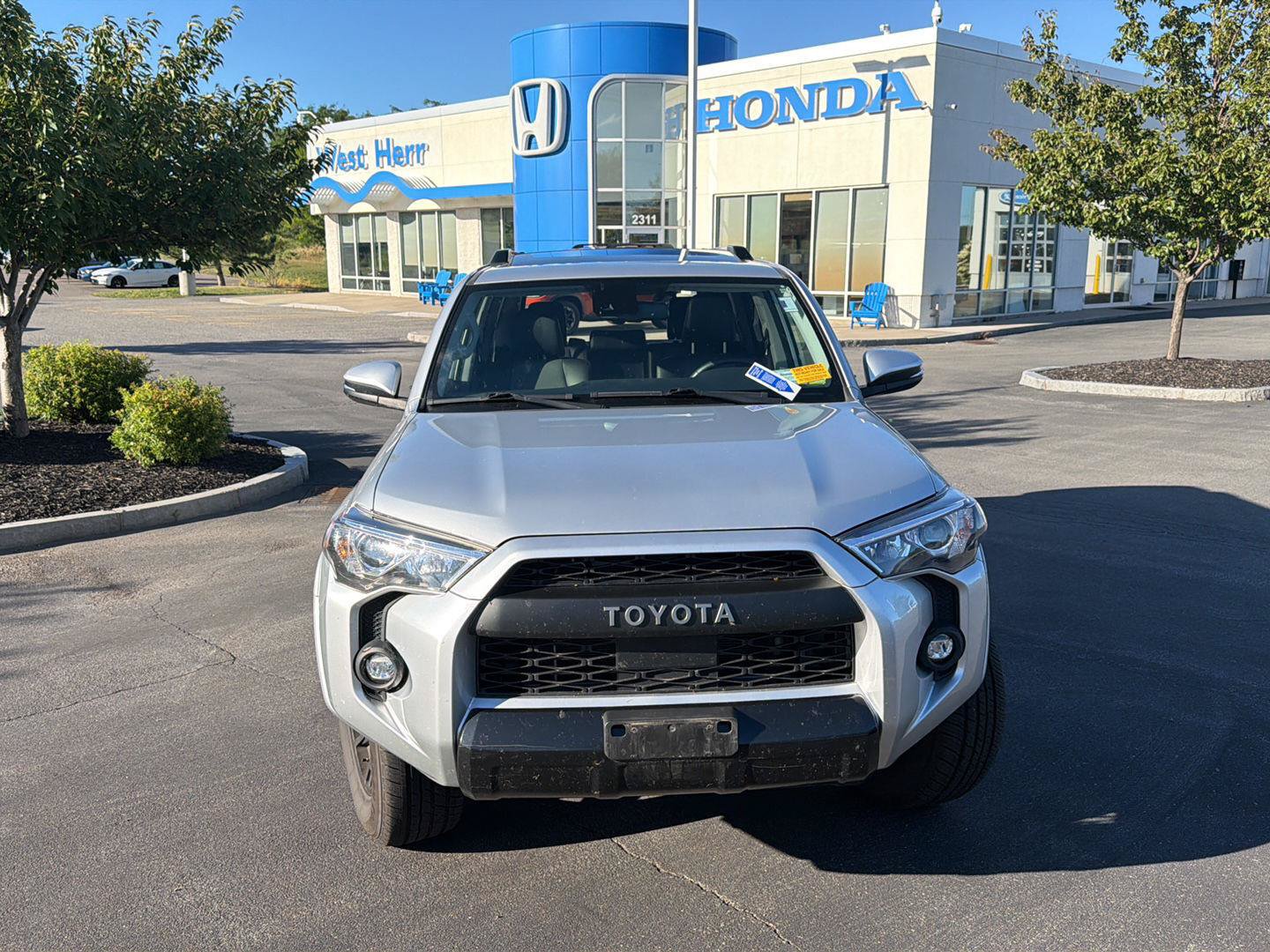 Used 2021 Toyota 4Runner SR5 Premium w/ Moonroof Package AWD/4WD image 2
