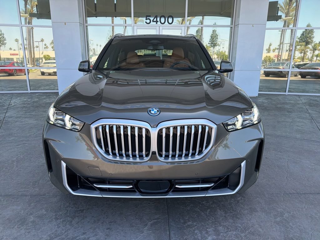 New 2026 BMW X5 xDrive50e w/ Premium Package AWD/4WD image 2
