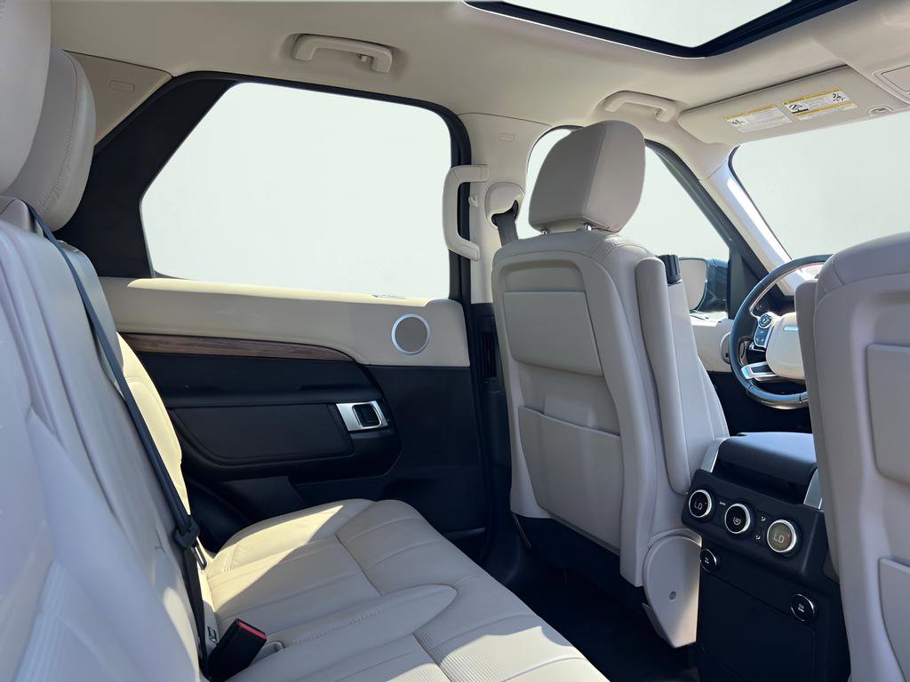 Used 2018 Land Rover Discovery HSE AWD/4WD image 32