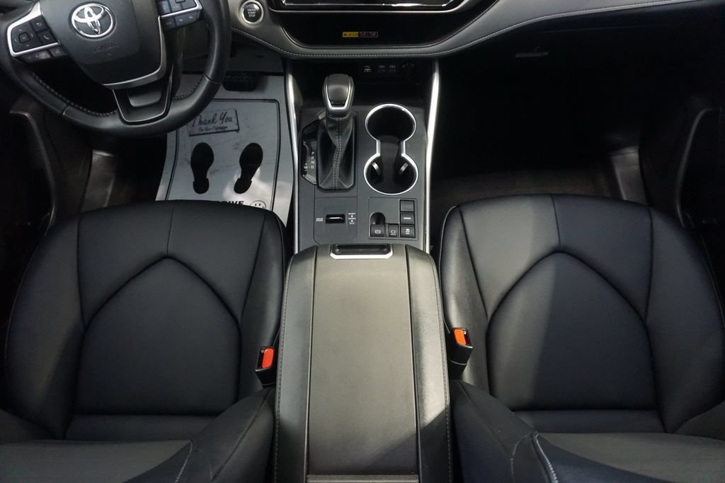 Certified 2025 Toyota Highlander XLE FWD image 32