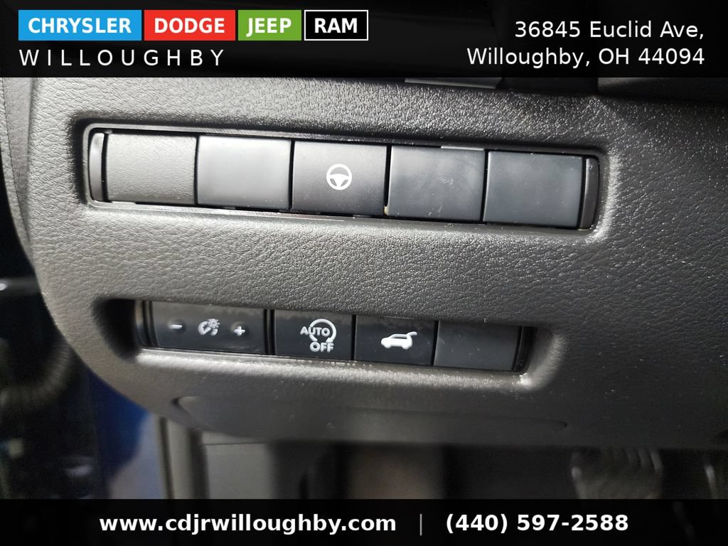 Used 2024 Nissan Rogue SV AWD/4WD image 25