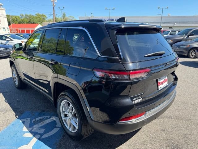 Used 2023 Jeep Grand Cherokee Laredo w/ Luxury Tech Group I AWD/4WD image 23