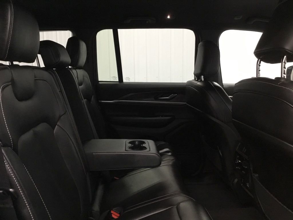 Used 2024 Jeep Grand Cherokee Limited image 20