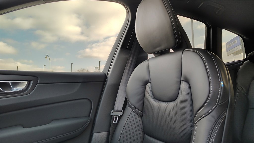 New 2026 Volvo XC60 B5 Ultra w/ Climate Package image 24