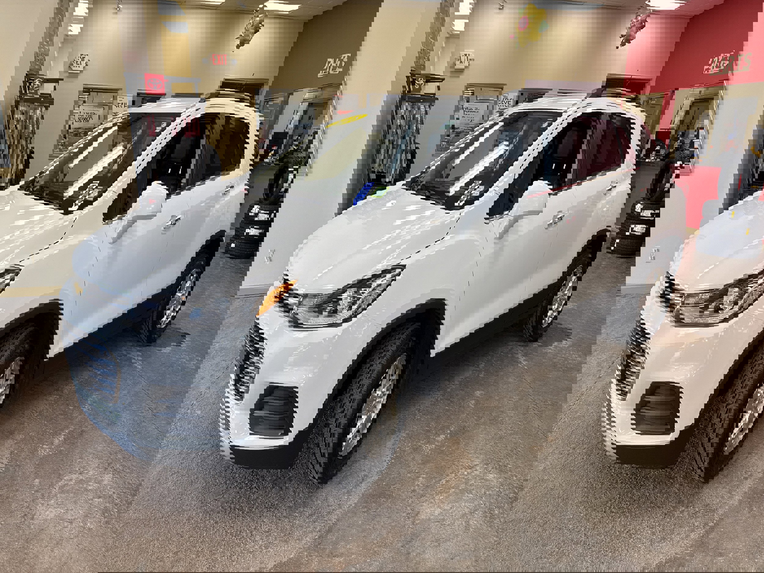 Used 2018 Chevrolet Trax LT w/ LT Convenience Package AWD/4WD image 14