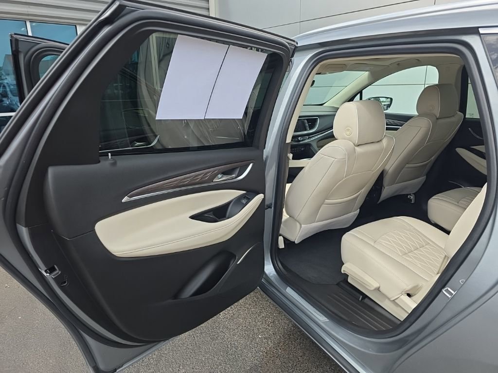 Used 2023 Buick Enclave Avenir FWD image 30