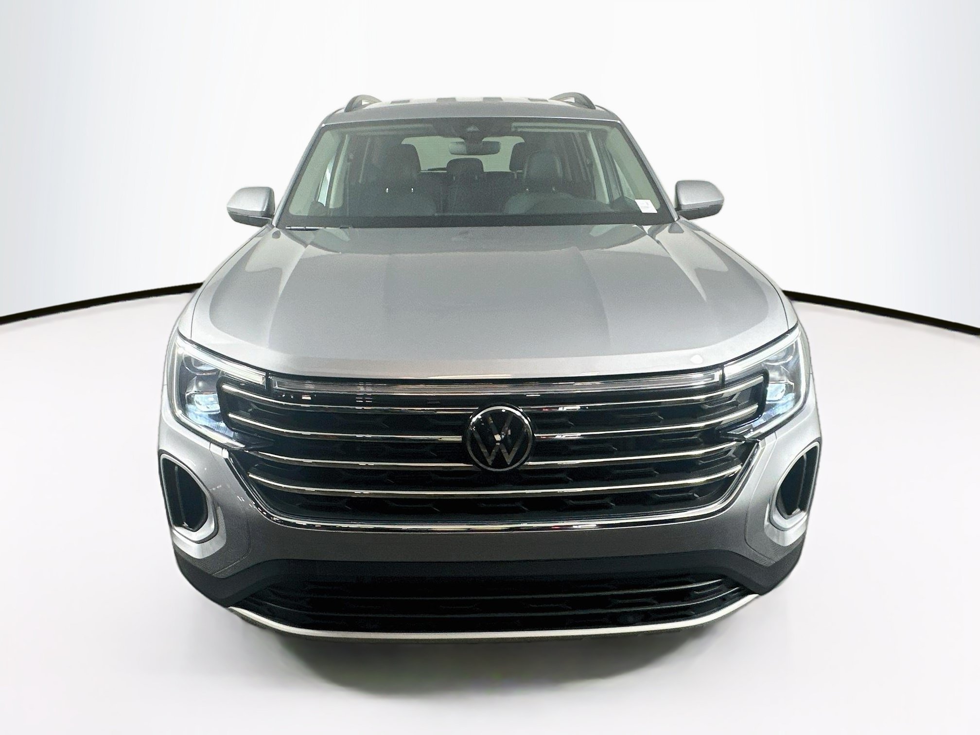 Used 2024 Volkswagen Atlas SE FWD image 2