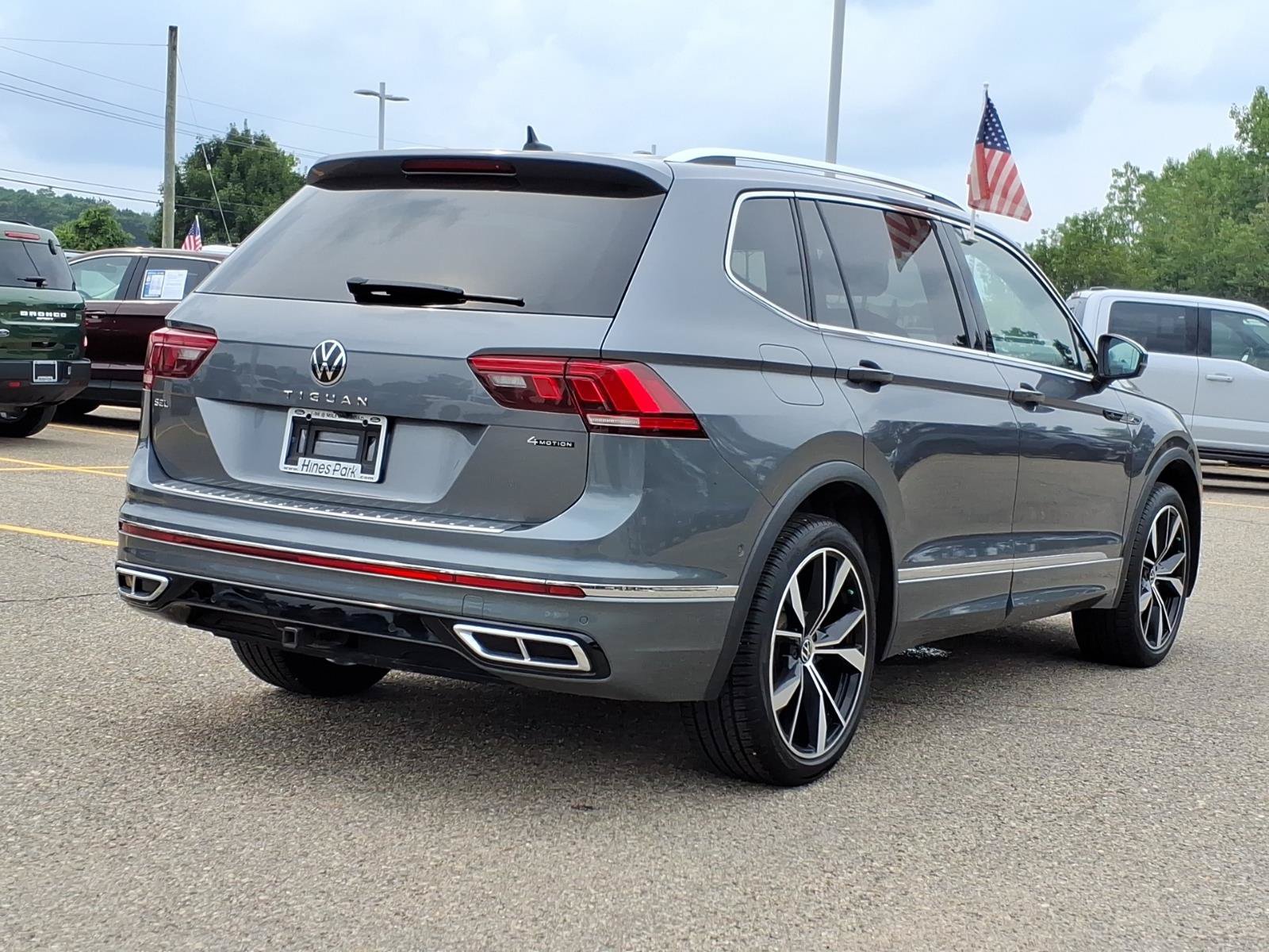 Used 2022 Volkswagen Tiguan SEL R-Line AWD/4WD image 7