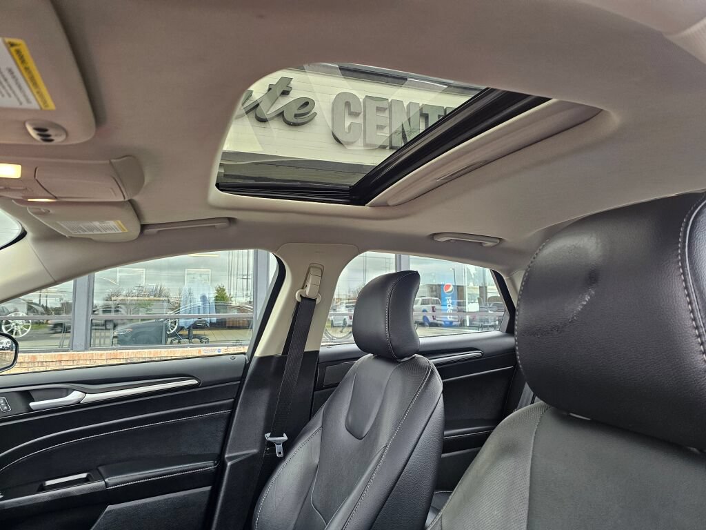 Used 2017 Ford Fusion Titanium AWD/4WD image 19
