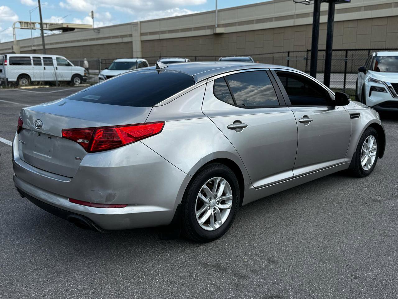 Used 2011 Kia Optima LX w/ Convenience Pkg FWD image 5