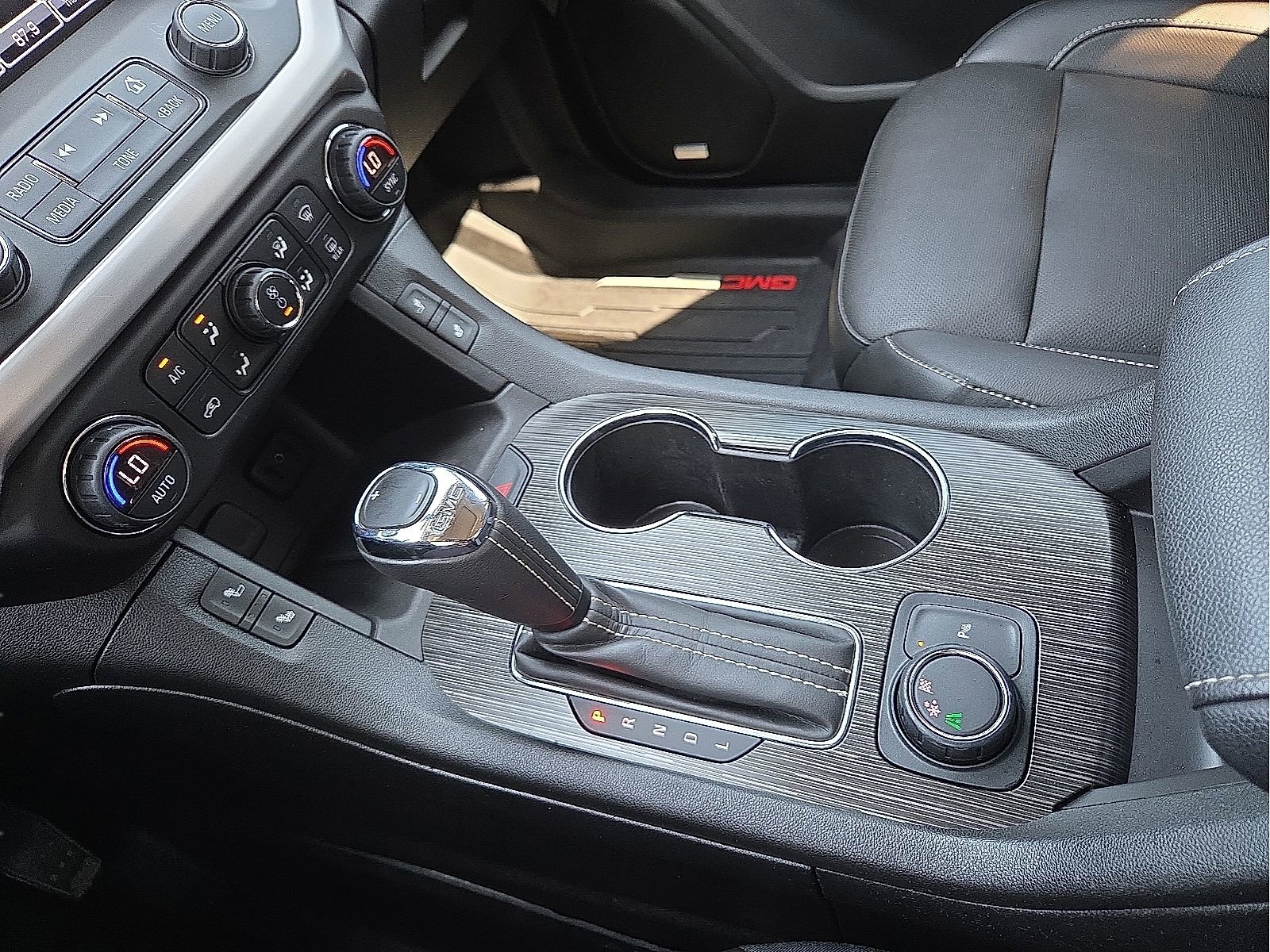 Used 2019 GMC Acadia SLT w/ LPO, Black Accent Package image 25