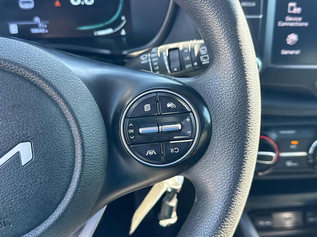 Used 2023 Kia Soul LX w/ LX Technology Package image 28