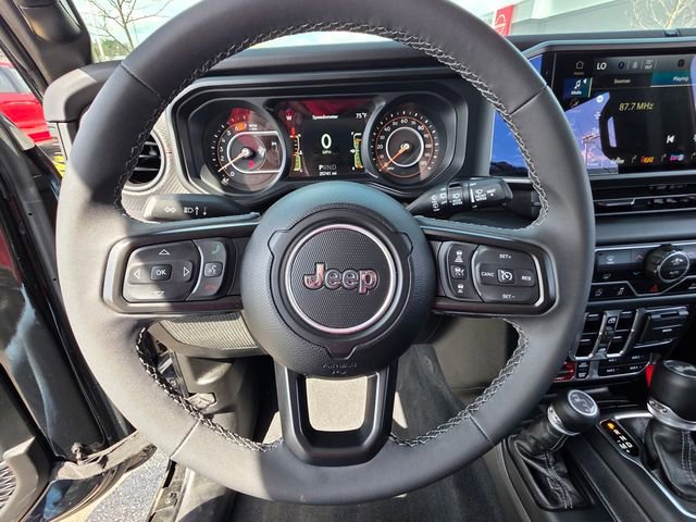 Used 2025 Jeep Wrangler Unlimited Rubicon AWD/4WD image 14