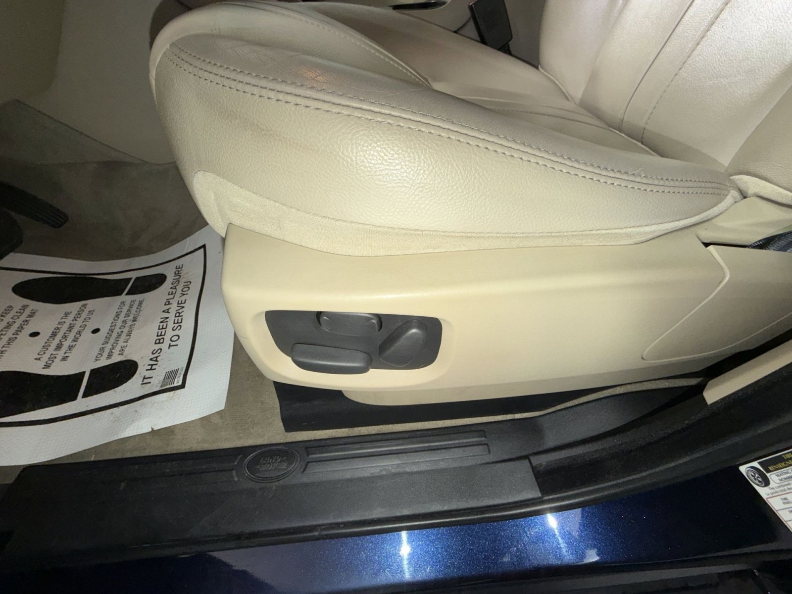 Used 2016 Land Rover LR4 HSE image 13