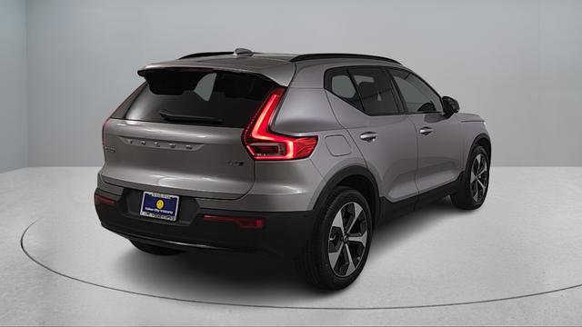 Certified 2026 Volvo XC40 B5 Plus w/ Climate Package AWD/4WD image 4