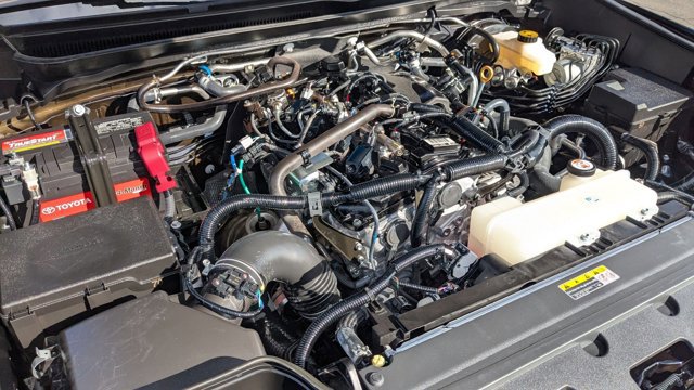 Used 2024 Toyota Tacoma Limited w/ Limited Package (LT) image 30