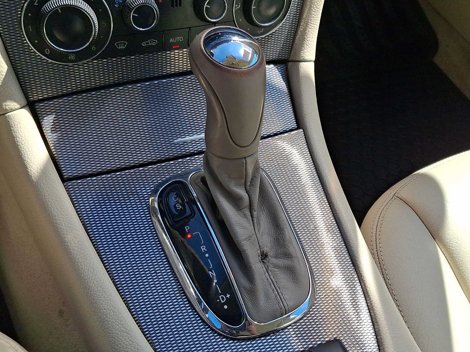 Used 2005 Mercedes-Benz CLK 320 Cabriolet image 15