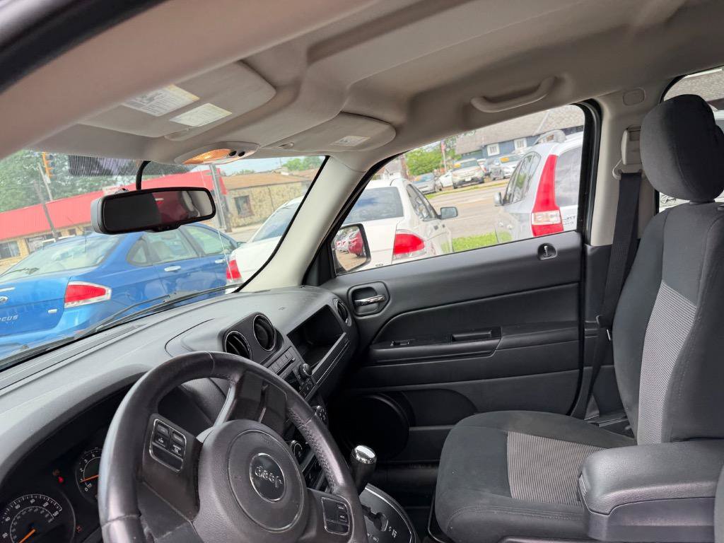 Used 2014 Jeep Patriot Latitude AWD/4WD image 18