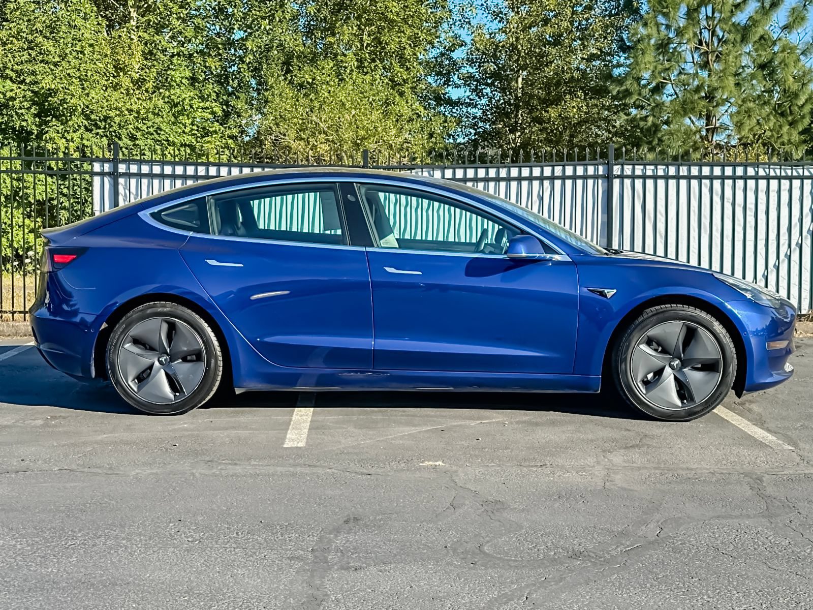Used 2020 Tesla Model 3 Standard Range Plus RWD image 3