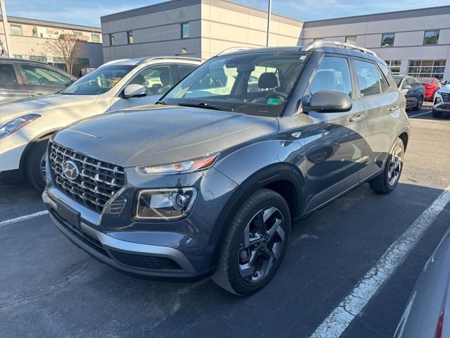 Used 2023 Hyundai Venue SEL w/ Cargo Package image 5
