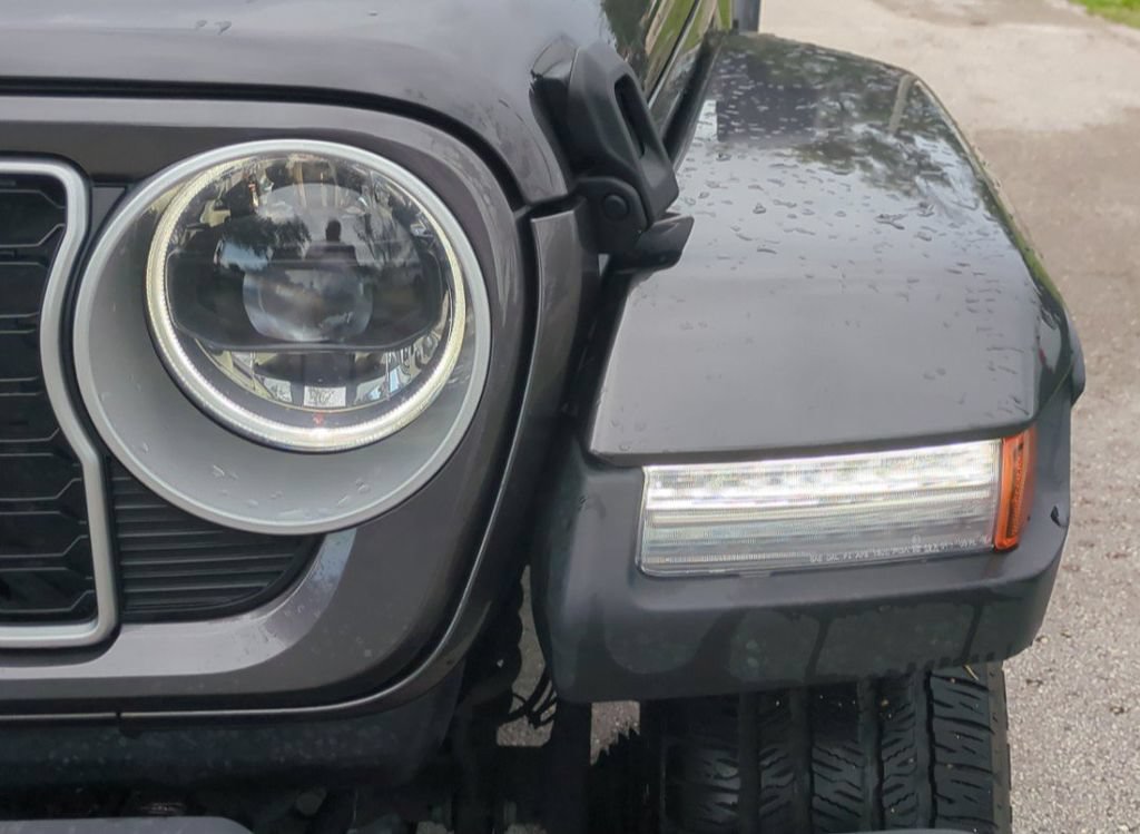 Used 2025 Jeep Wrangler Unlimited Sahara w/ Safety Group AWD/4WD image 11