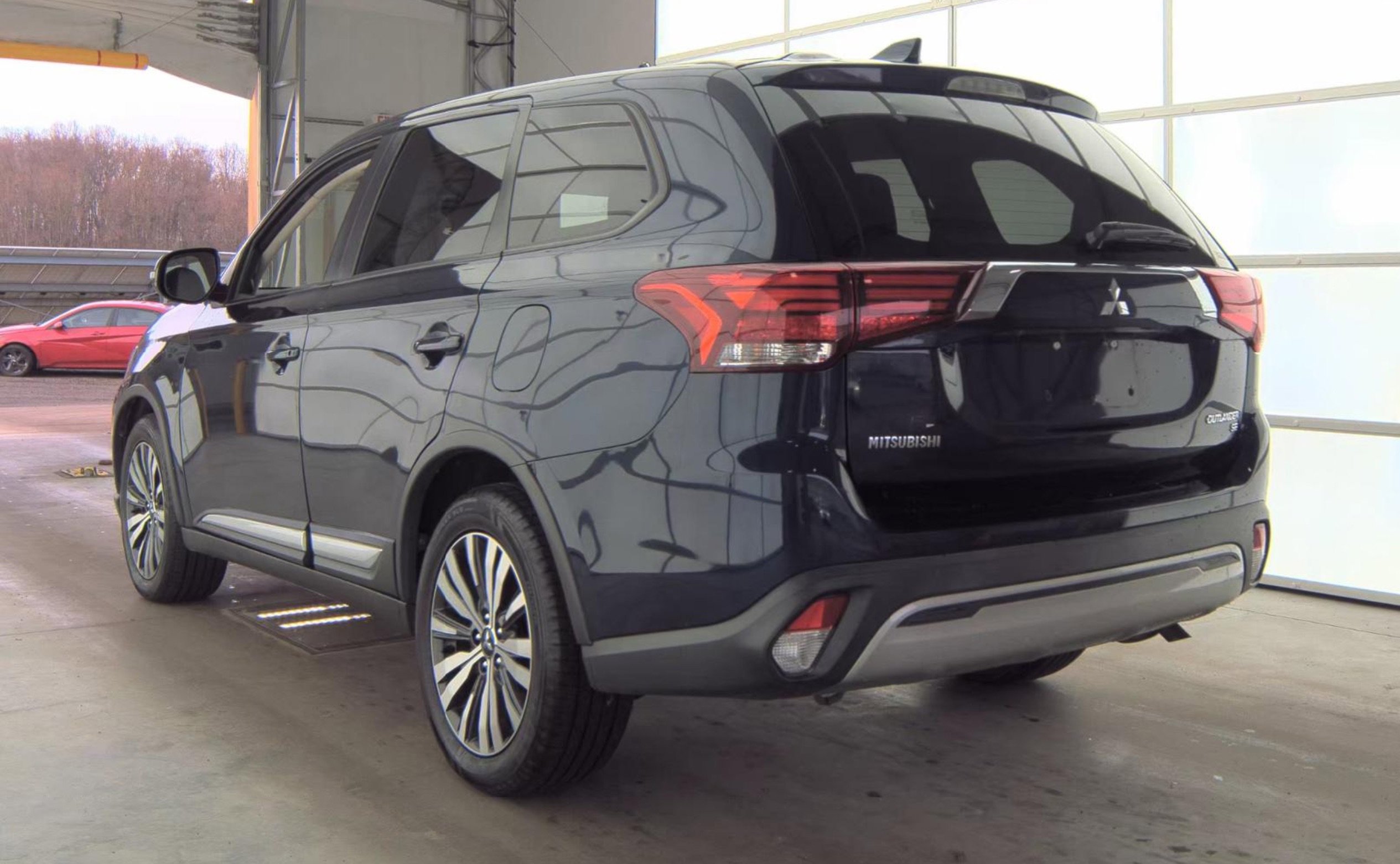 Used 2019 Mitsubishi Outlander SE AWD/4WD image 4