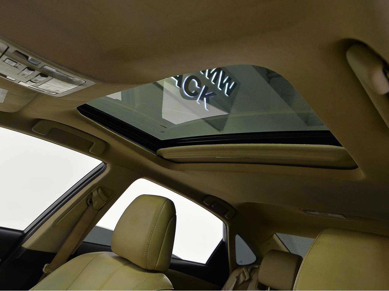 Used 2017 Toyota Avalon Limited w/ Carpet Mat Package FWD image 8