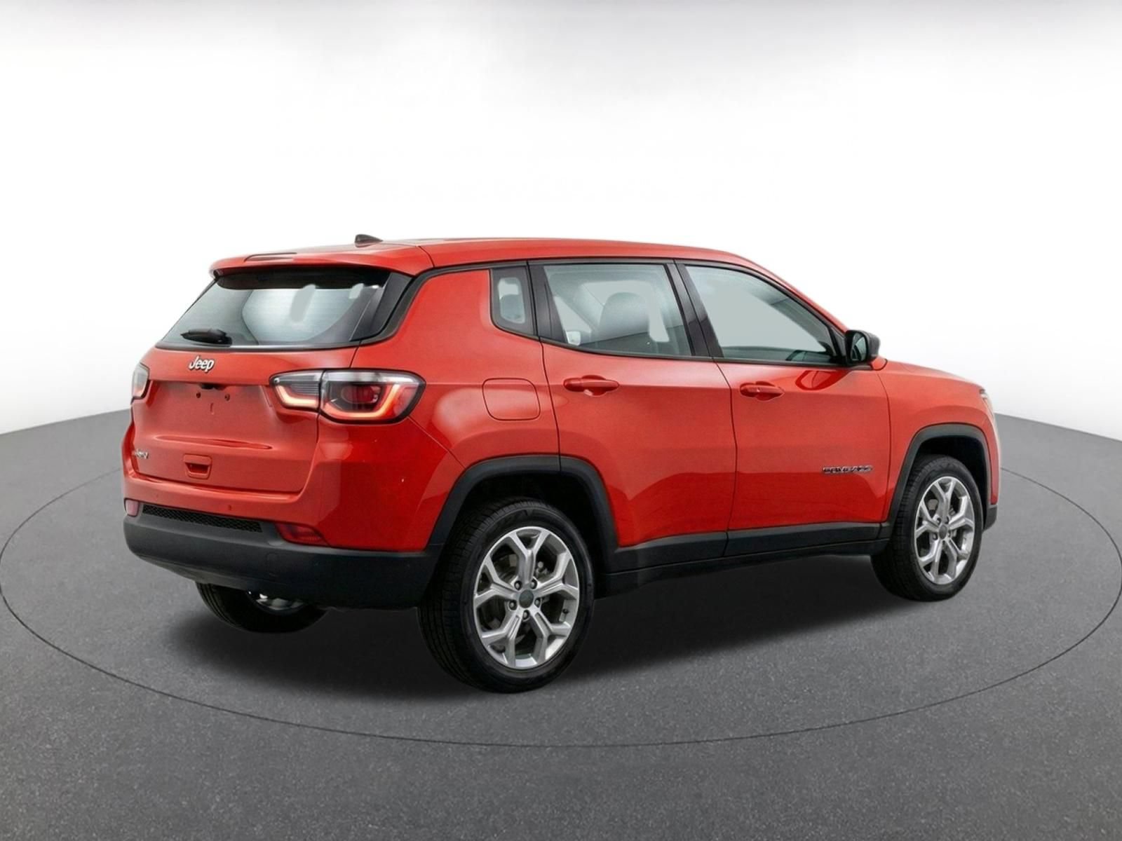Used 2025 Jeep Compass Latitude AWD/4WD image 8