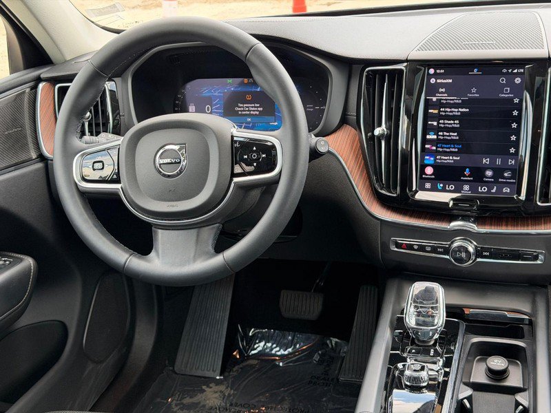 Certified 2024 Volvo XC60 T8 Ultimate AWD/4WD image 13
