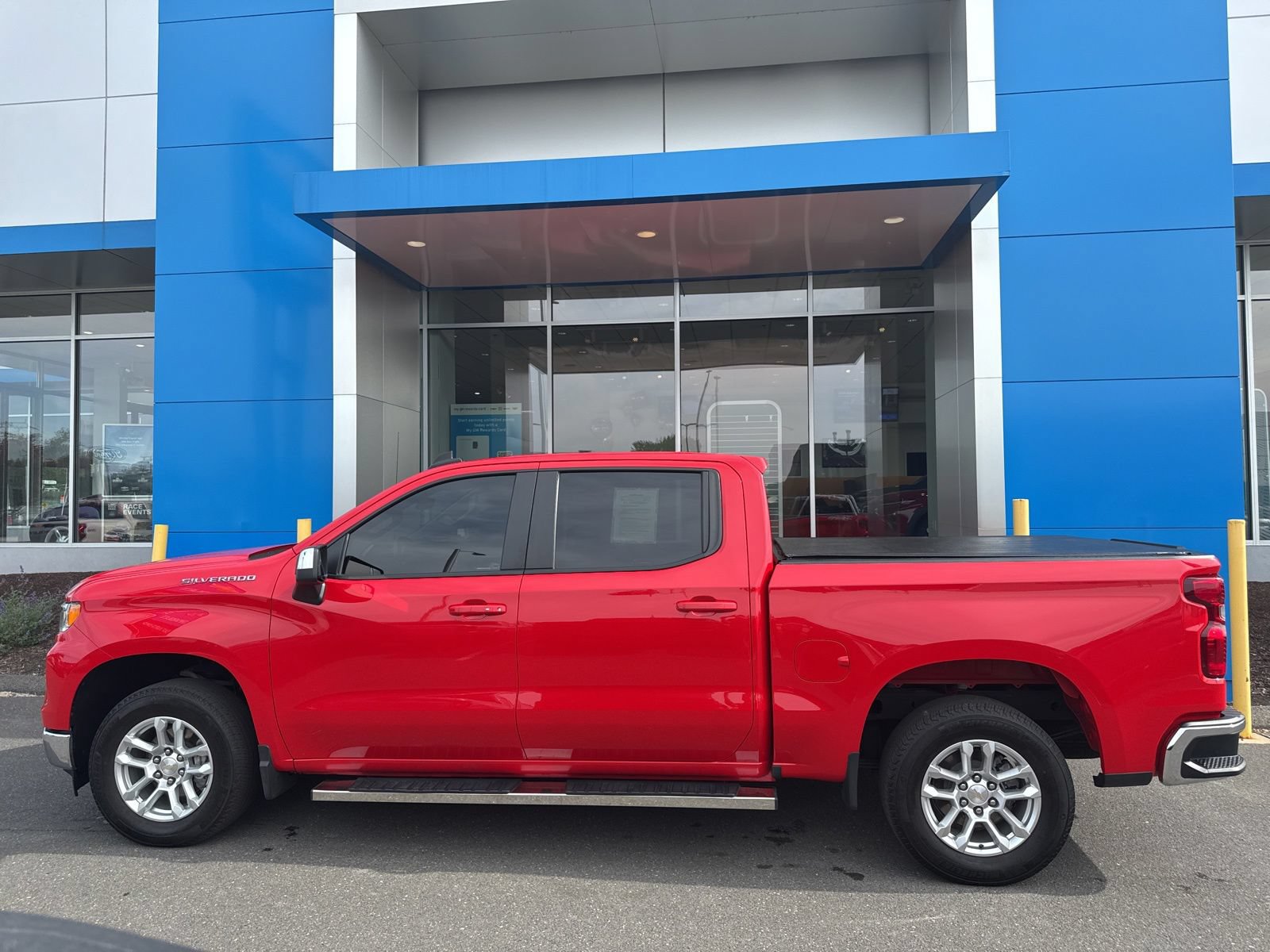 Used 2024 Chevrolet Silverado 1500 LT AWD/4WD image 9