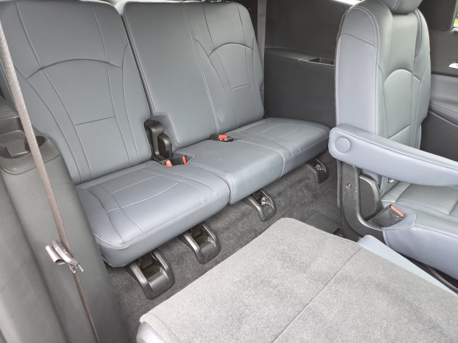 Used 2020 Buick Enclave Premium w/ Sun and Sites Package FWD image 26