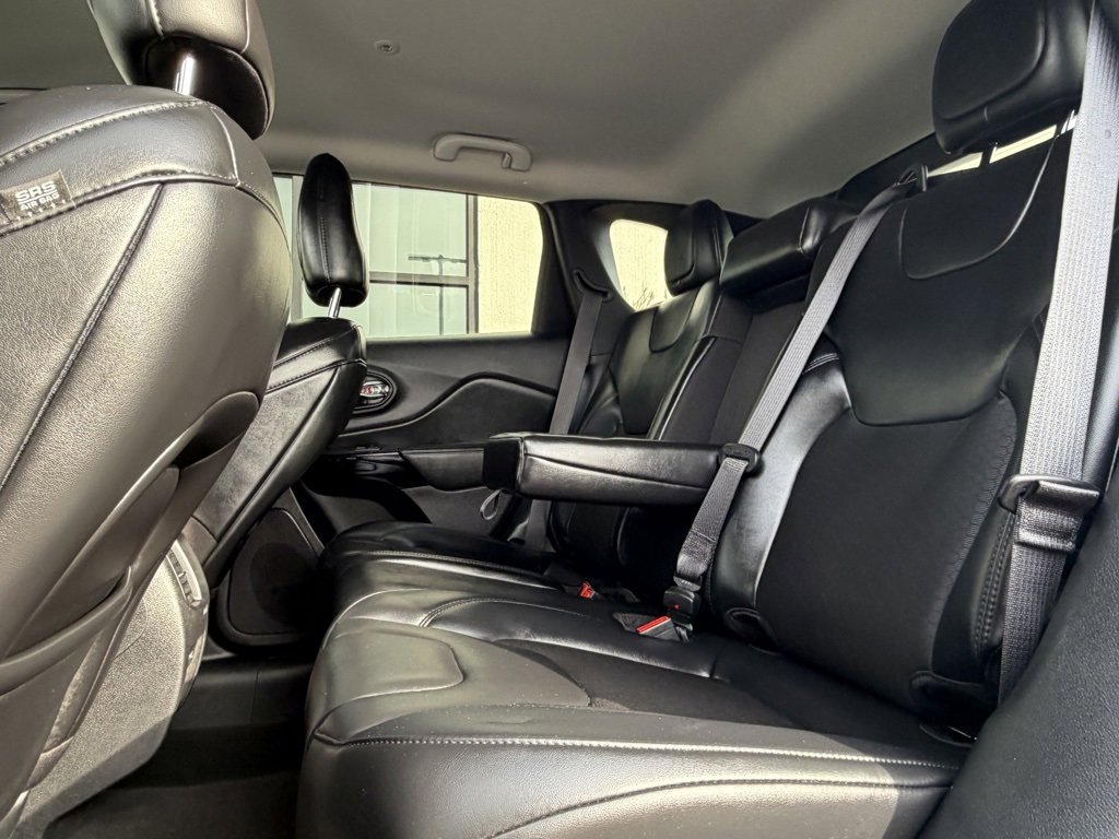 Used 2020 Jeep Cherokee Latitude Plus image 18