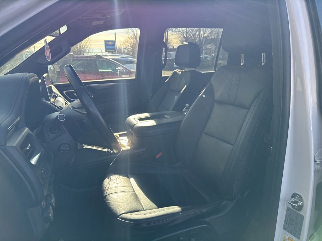 Used 2022 Chevrolet Suburban RST w/ Sport Performance Package image 5