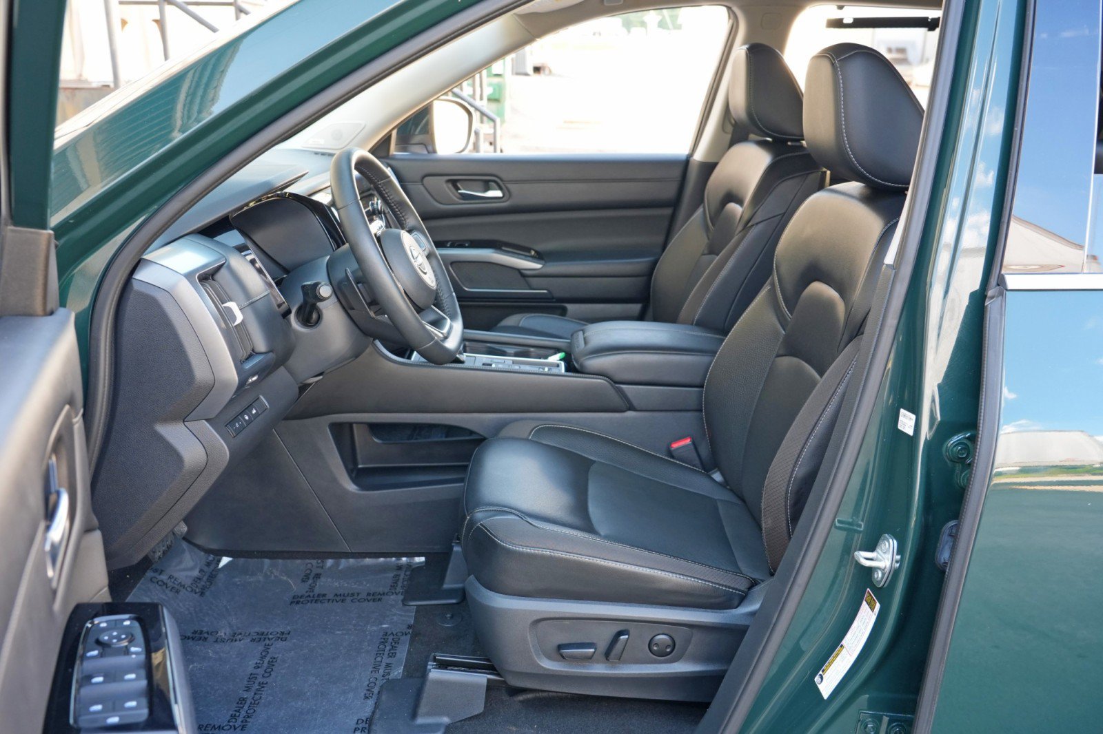 Used 2023 Nissan Pathfinder SL w/ SL Premium Package FWD image 16