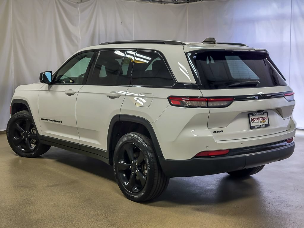 Used 2023 Jeep Grand Cherokee Altitude AWD/4WD image 8