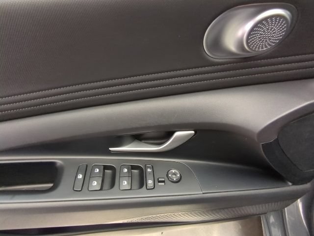 Used 2025 Hyundai Elantra SEL FWD image 12