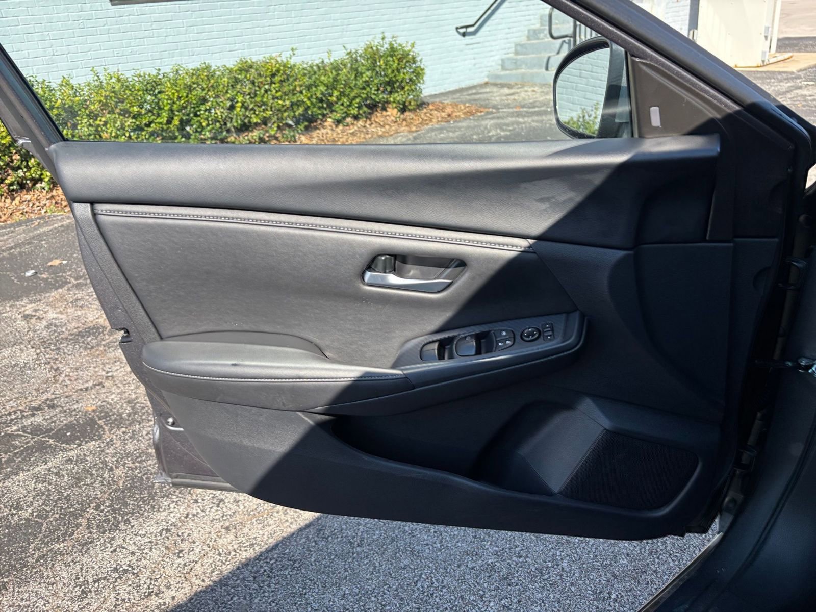 Used 2025 Nissan Sentra SV FWD image 18
