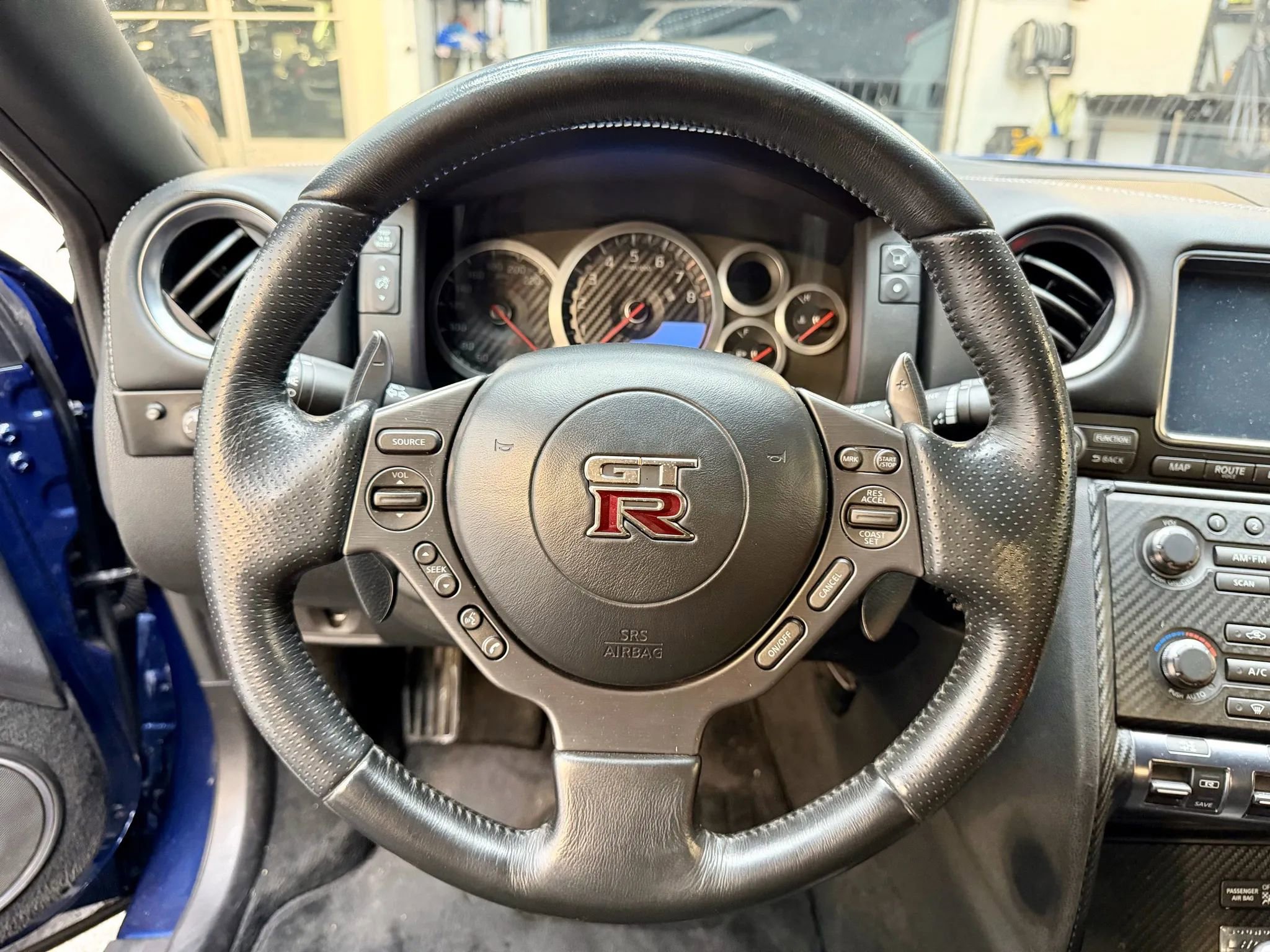 Used 2015 Nissan GT-R Premium image 11