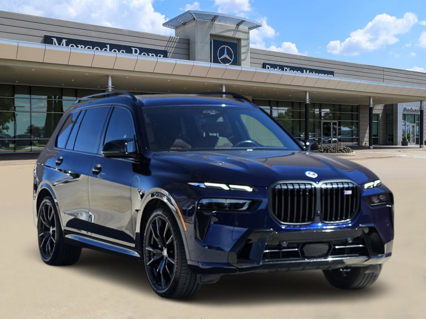 Used 2023 BMW X7 M60i w/ Executive Package image 2