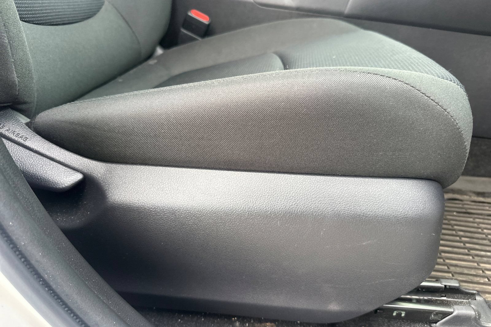 Used 2020 Toyota RAV4 LE w/ Carpet Mat Package FWD image 22