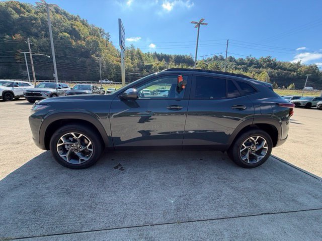 New 2026 Chevrolet Trax LT w/ LT Convenience Package FWD image 4
