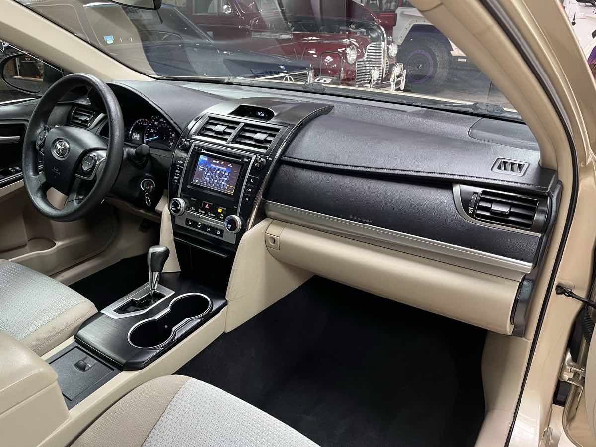 Used 2012 Toyota Camry LE FWD image 11