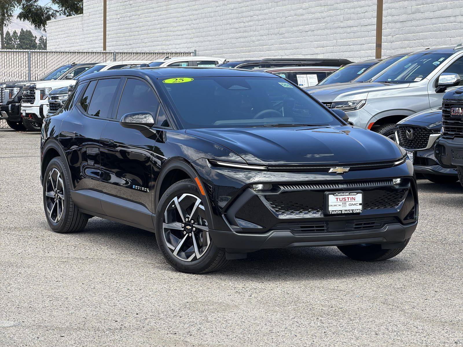 Used 2025 Chevrolet Equinox EV LT FWD image 1