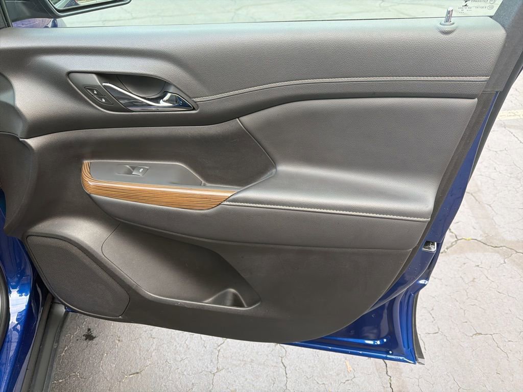 Certified 2023 GMC Acadia SLE w/ Driver Convenience Package image 17